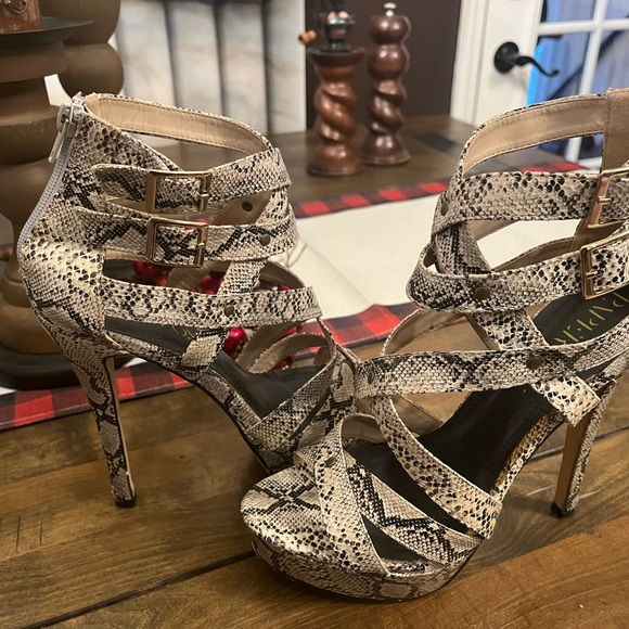 PaperFox - 7.5 Animal Print heels-$25 - Picture 6 of 6